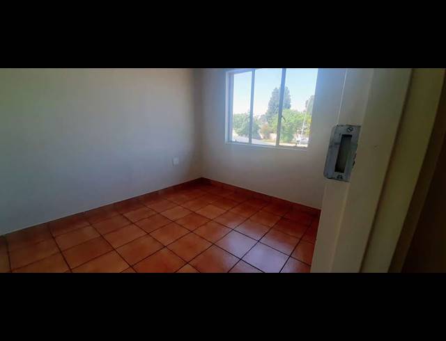 2 BEDROOM TOWNHOUSE FOR SALE IN CRYSTAL PARK